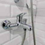 Duvara monteli krom banyo bataryası – banyo bataryası alırken yapılan hatalara örnek