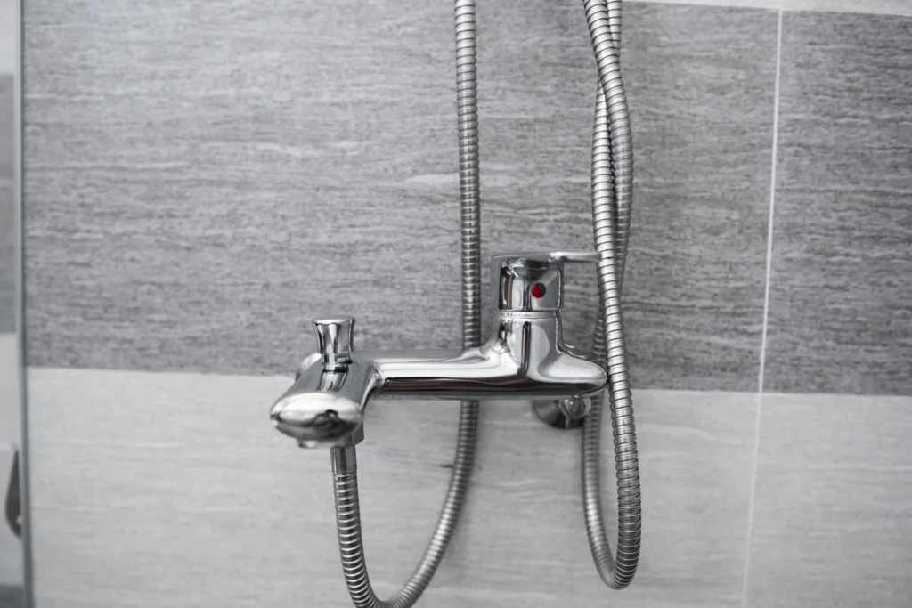 Krom banyo bataryası – uzun ömürlü banyo bataryası nasıl seçilir